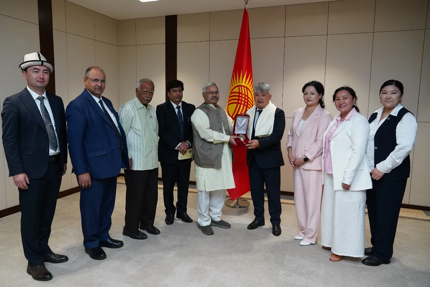 Honouring Mr. Oktyabar Kapalbayev by the Indian delegation
