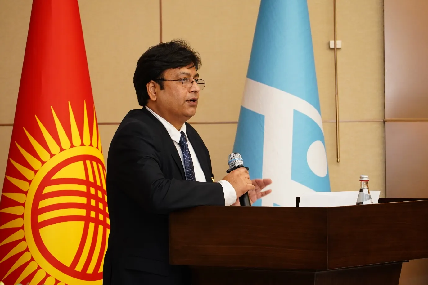 Dr. Punit Gaur delivering his address